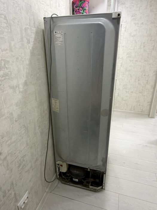 Холодильник б/у.