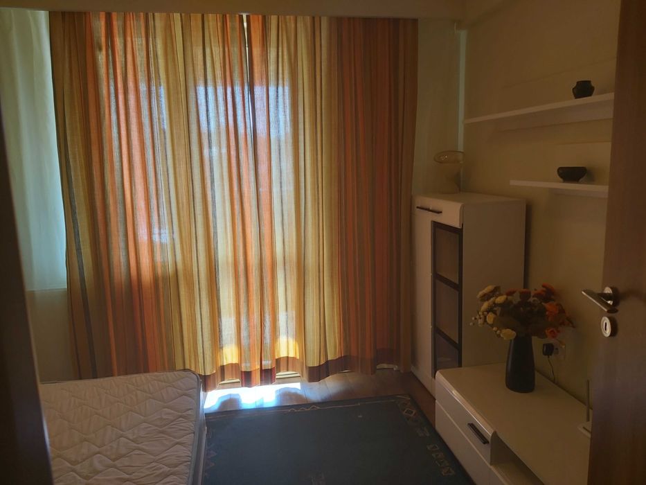 Inchiriez apartament 3 camere, decomandat, ultracntral.