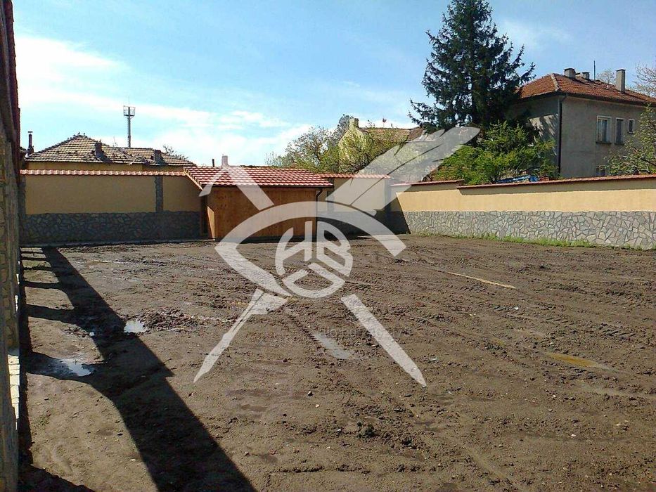Продава се Къща в Първомай - 227 кв.м за 1236 €/кв.м - Снимка #2