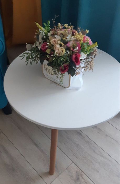 Журнальный столик круглый белый