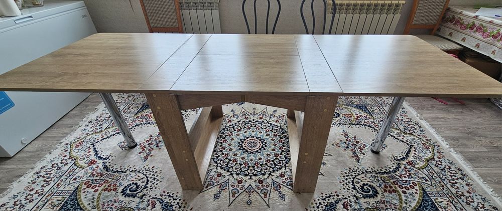 Продам обеденный стол