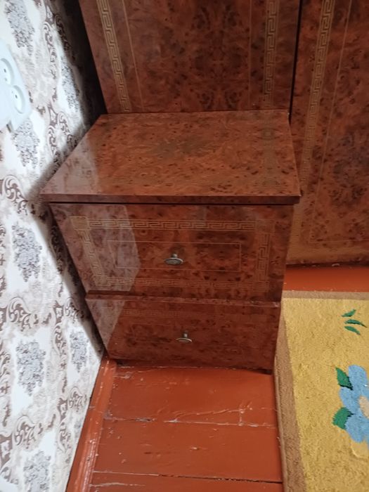 Срочно .Шкафы,спальные кроватьи