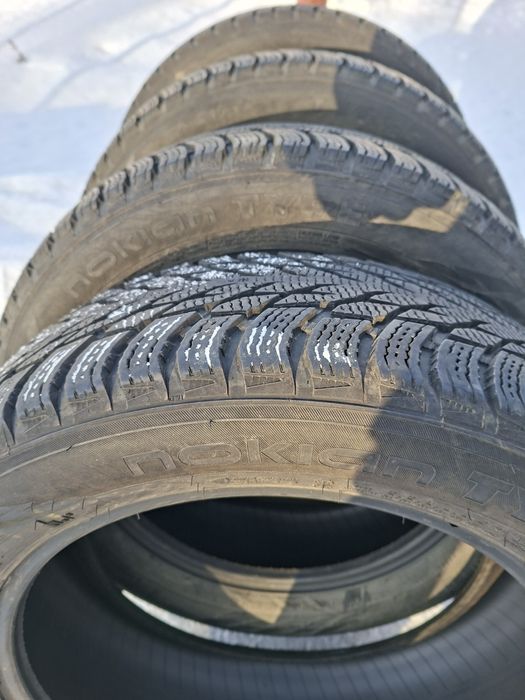 Продам шины. 215/55/17 нокиа