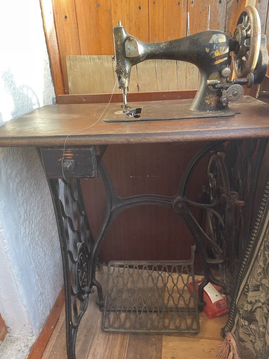 Швейная машинка Zinger