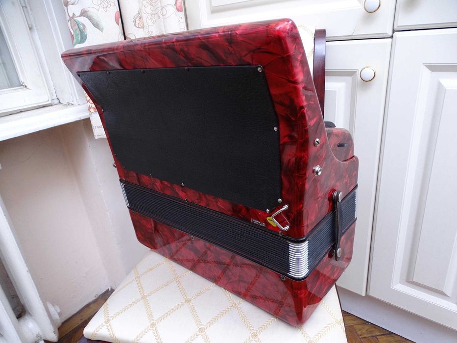 Акордеон Велтмайстер Консона 96 баса