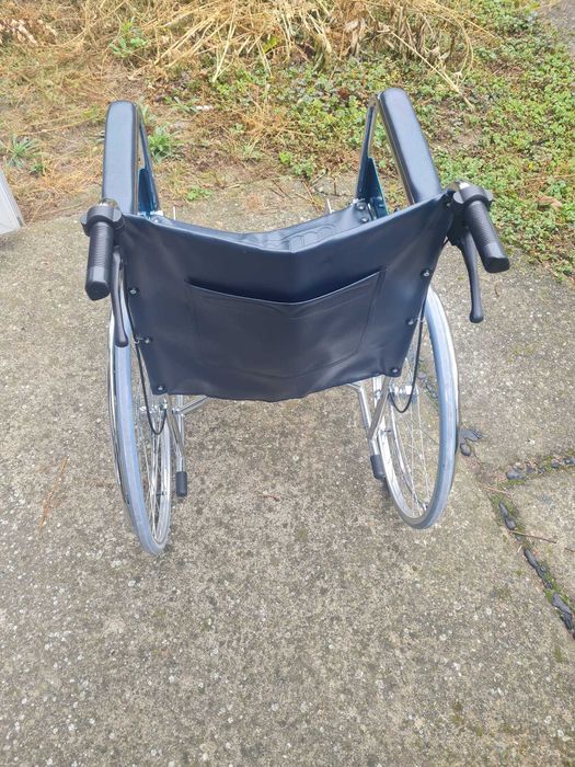 Scaun cu rotile pentru persoane cu mobilitate redusa