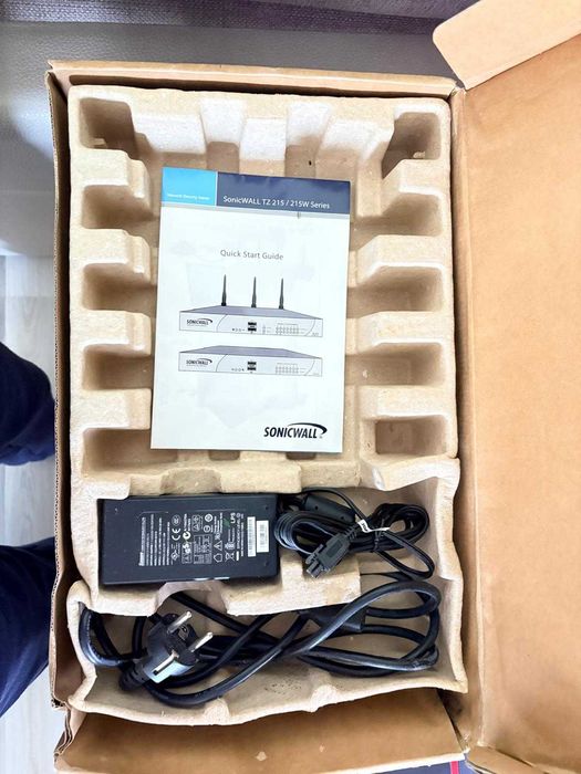 SonicWall TZ 215 W Firewall + Router cu WiFi Integrat
