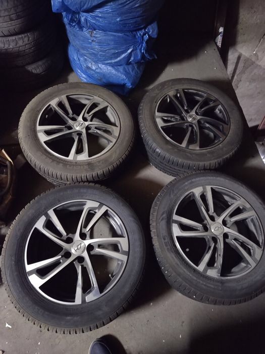 Продаю б/у с дисками и шинами