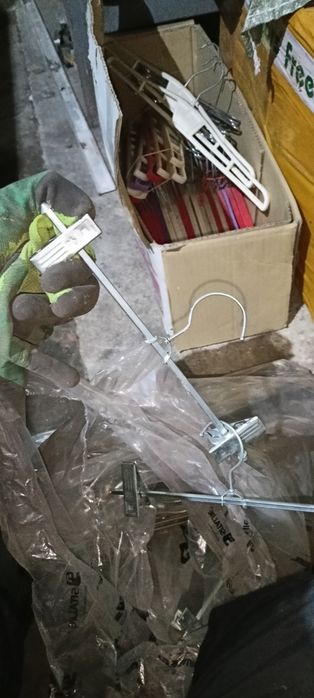 Продам вешалки разные