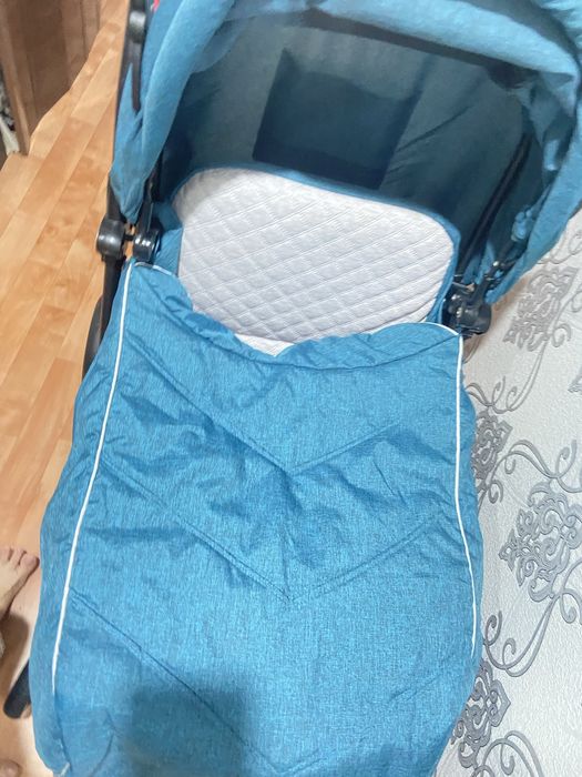 Продам детскую колясу