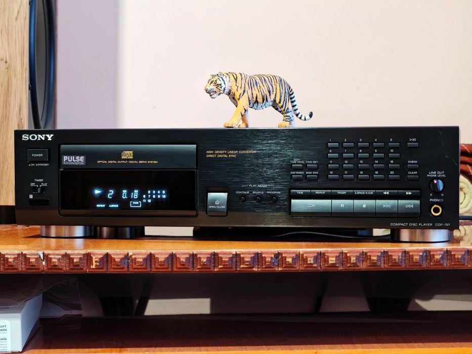 Sony CDP-797. Model ridicat în serie. Date tehnice mari. Preț fix !