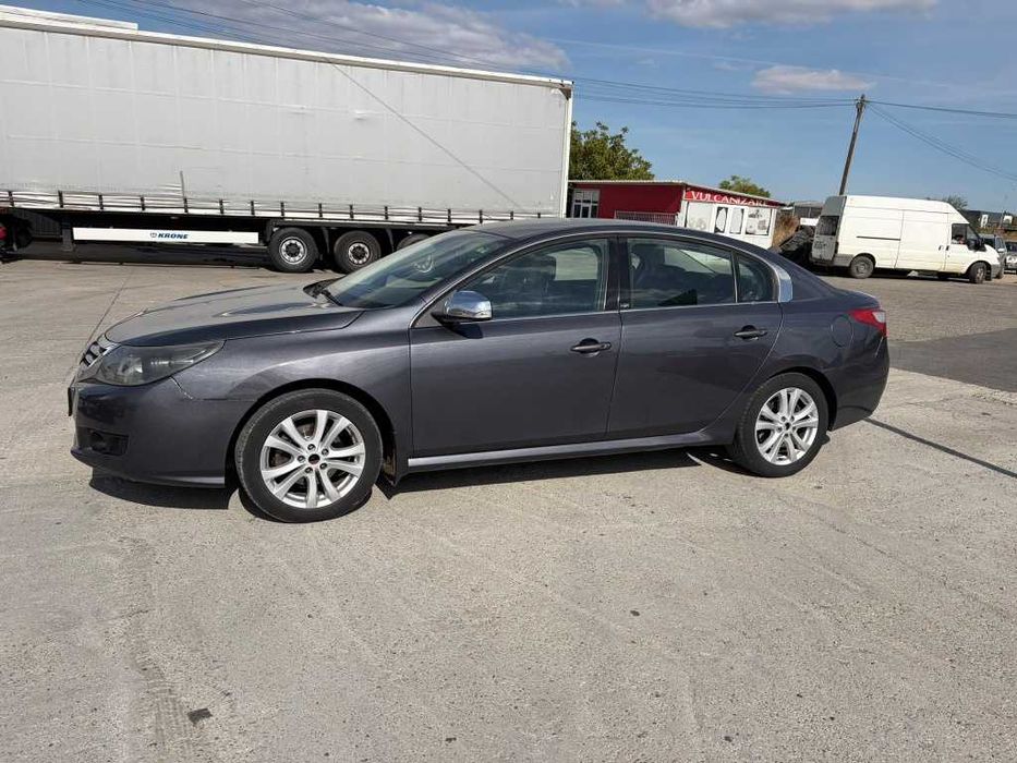 Dezmembrez Renault Latitude 2.0 dci M9R-P8 150 cai cutie manuala 6 trepte an 2011