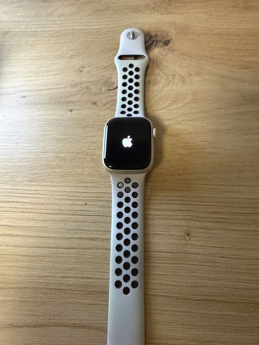 iPhone 16 Pro 256GB Desert + MacBook Air 15 M4 + Apple Watch Series 7