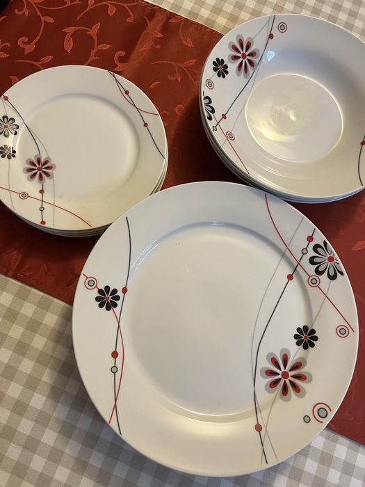 Сервиз за хранене чинии за основно,десерт
