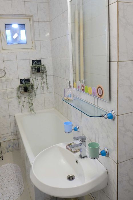 Inchiriez apartament cu 3 camere in zona Soarelui