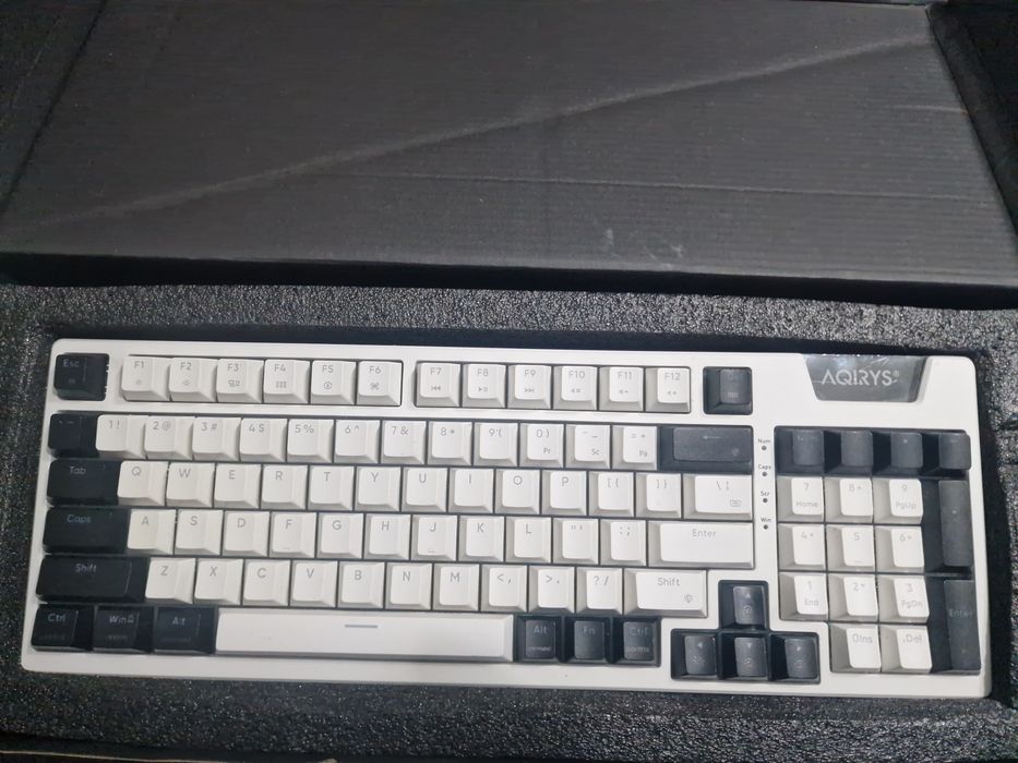 Tastatura Aqirys Adara