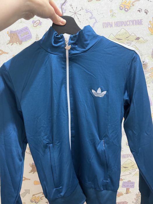 Продам спортивный костюм