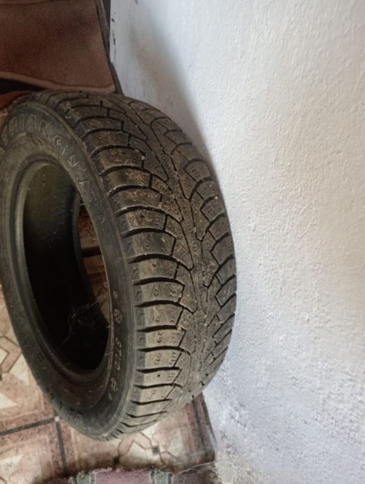 Продам покрышки зимние