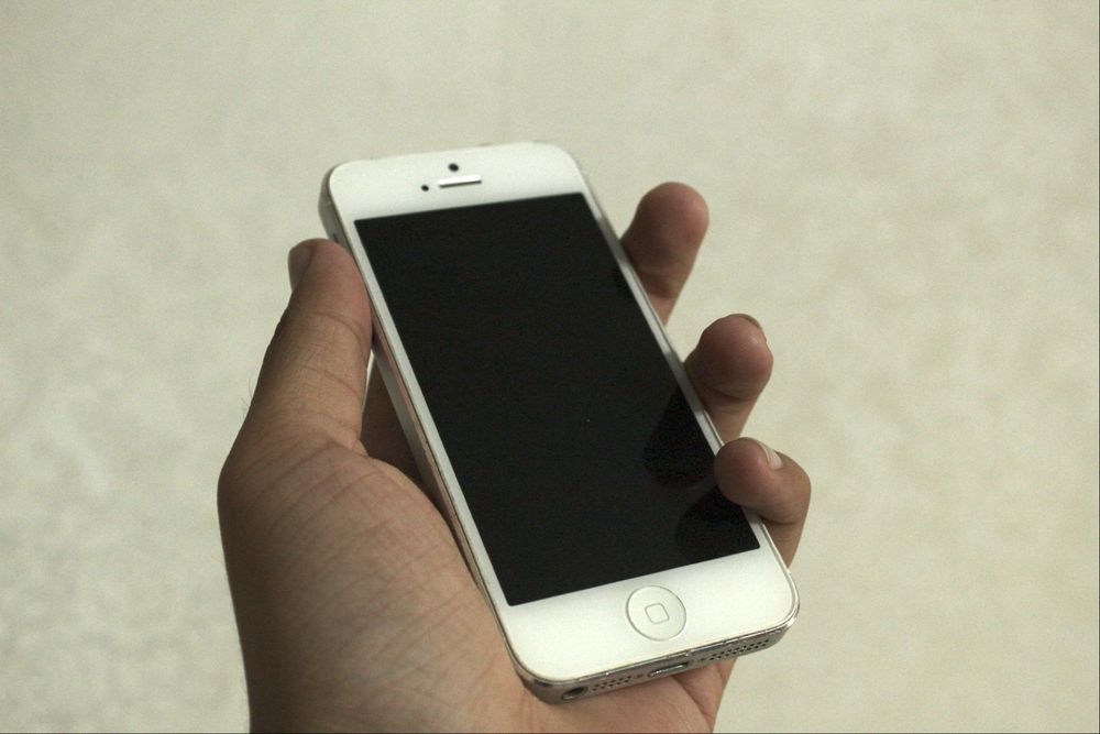iPhone 5 16gb – оригинал, полностью рабочий.