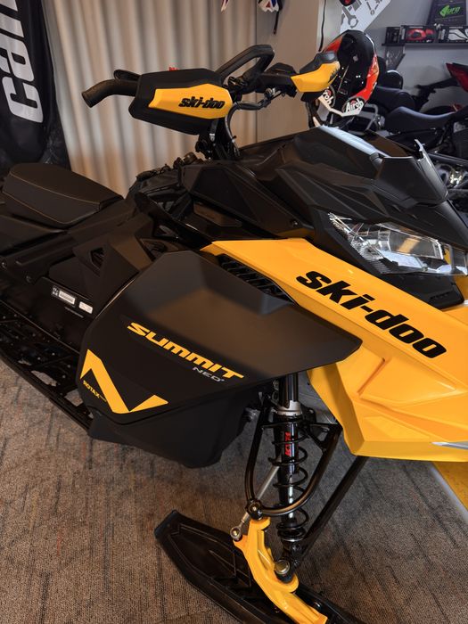 Ski-Doo SummitNeo+
