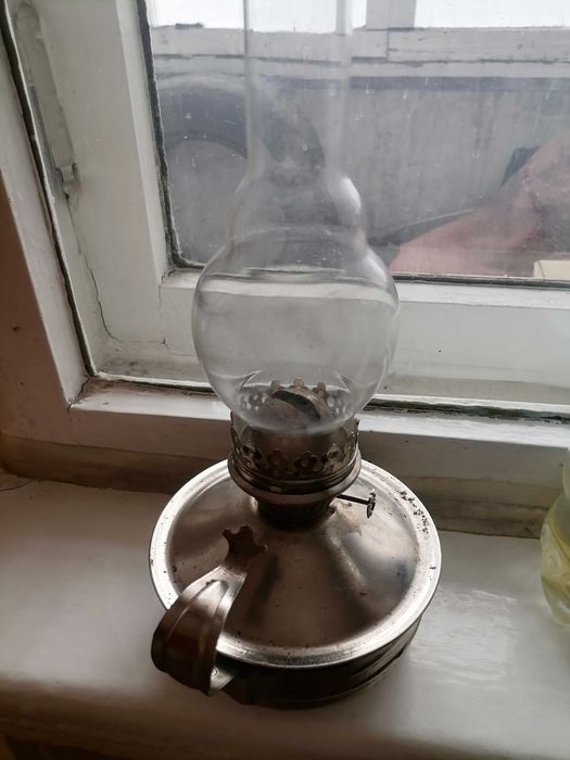 Продам керосиновую лампу.