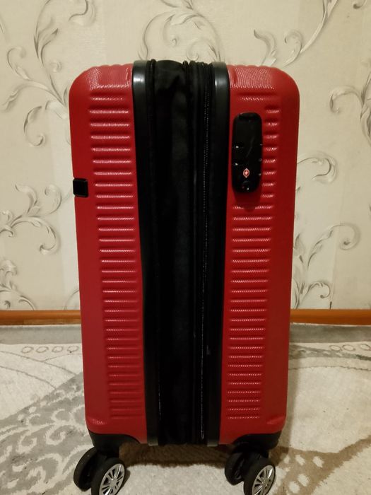 Продам чемодан б/у