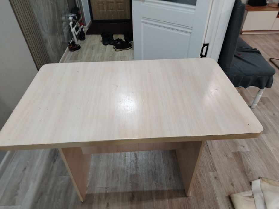 Продам стол кухню