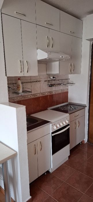 Închiriez garsonieră 15mp utili