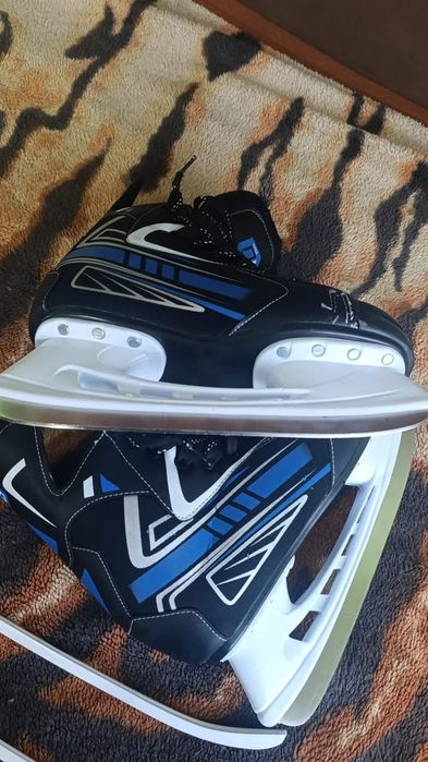 Продам коньки 41 размер