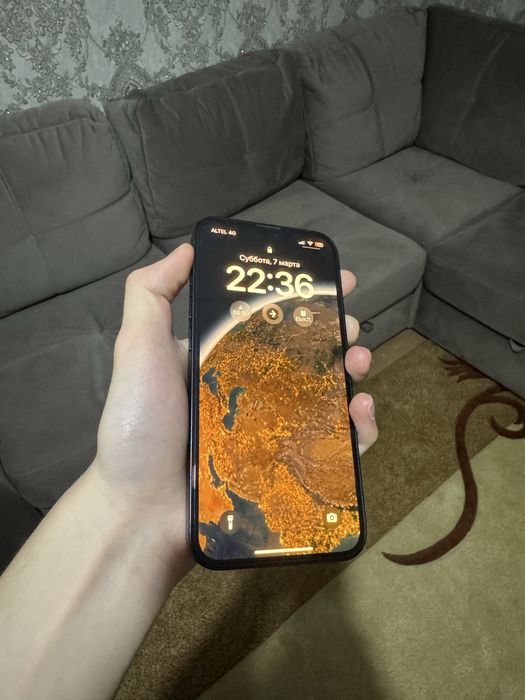Продам айфон 13