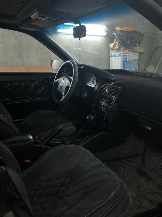 Субару легаси.