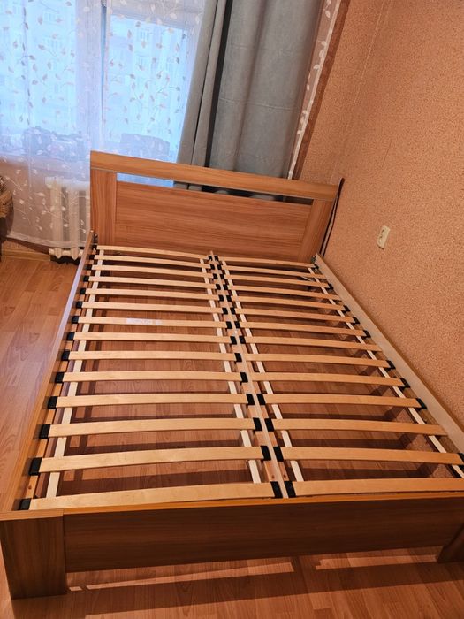 Кровать двуспальная.