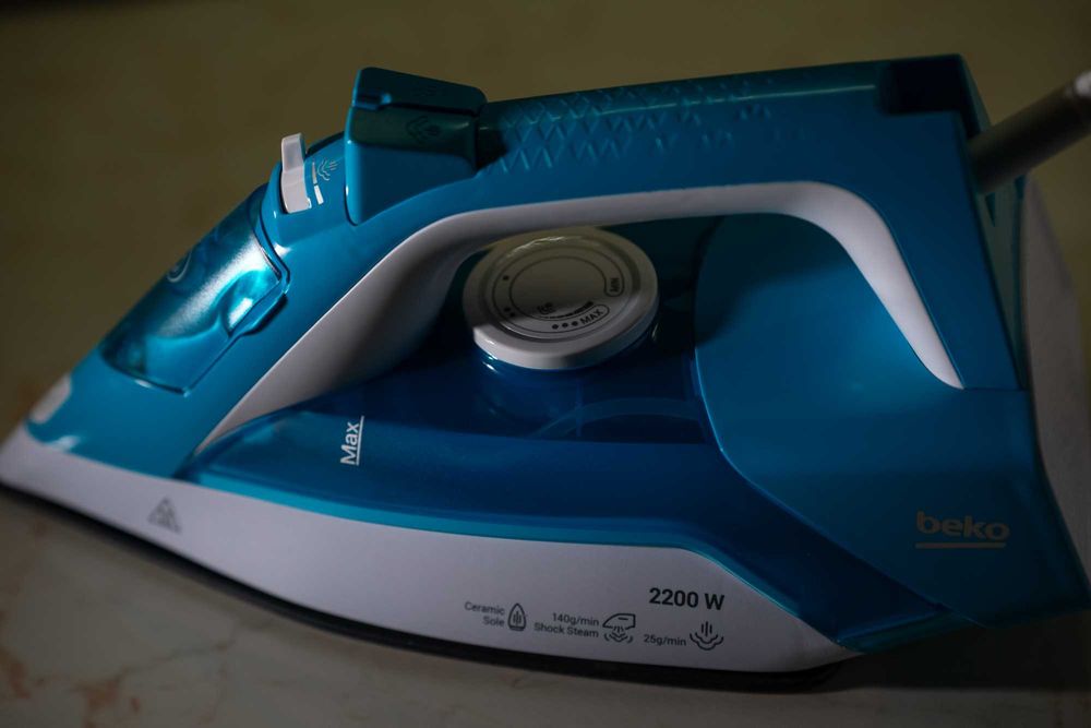 НОВА/НЕИЗПОЛЗВАНА Ютия Beko Steam Iron 2200W