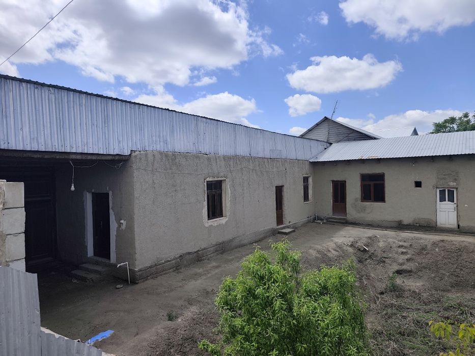 Hovli-joy qulay joylashuv va yaxshi narxda