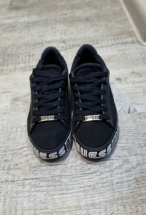 Спортни обувки Guess