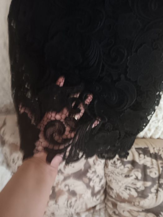 Fusta negra din dantela de cea mai buna calitate cu căptușeală di fetmoar la spate ,,,,preț 50 lei