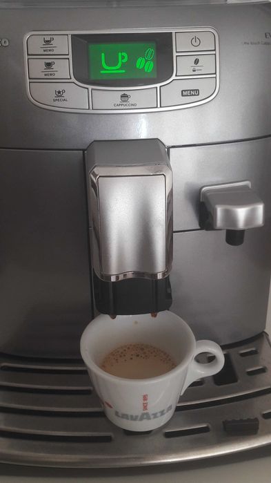 Продавам кафеавтомат Саеко Saeco Intelia обслужен!