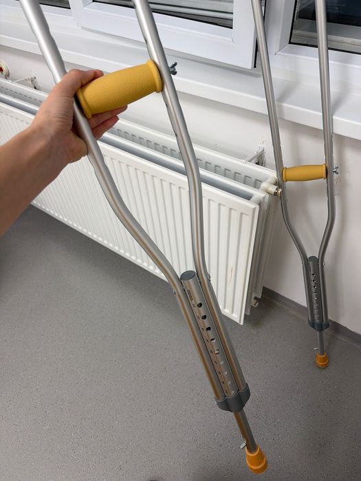 Продаются костыли. Балдақтар сатылады.