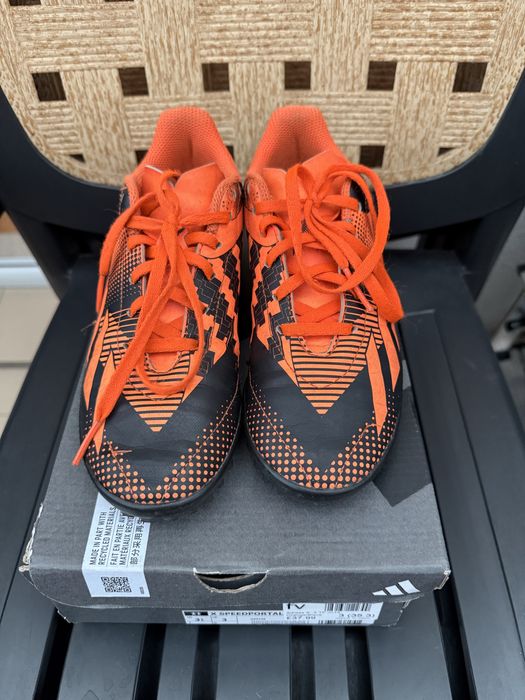 Продавам футболни обувки Адидас - номер 35 1/2