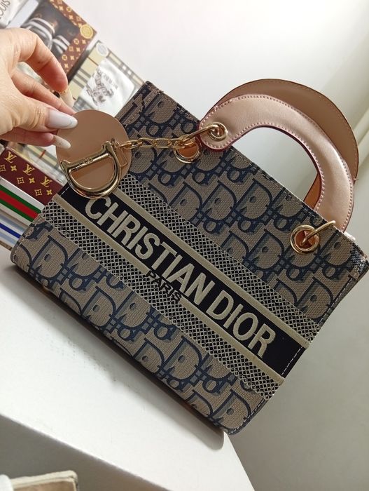 Set geantă și adidași!