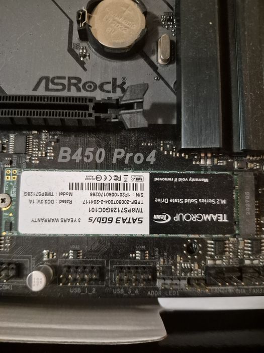 Дънна платка ASRok B450 pro 4 + Ryzen 3 2200G + 8GB RAM + 128GB NVME ssd
