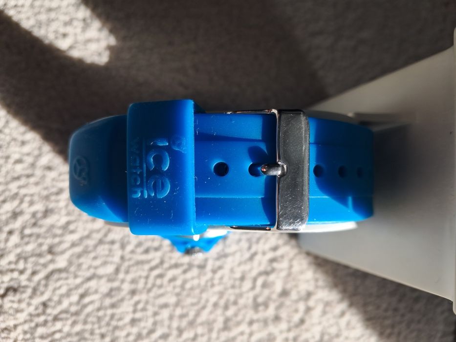 Хубав кварцов часовник