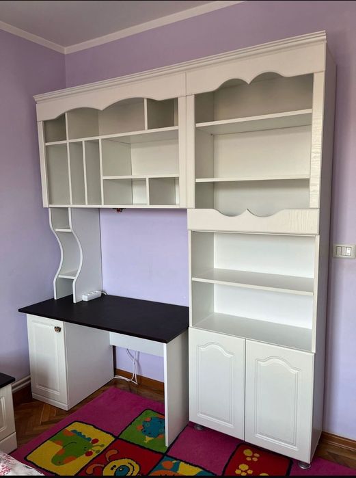 Bibliotecă și birou cameră copii