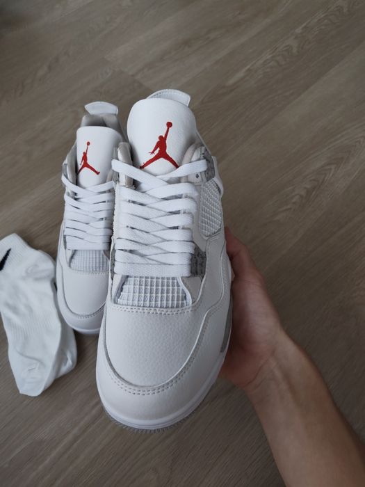 Adidași Nike Air Jordan 4 Retro White Oreo Mărimea 42, sosete Nike gratis
