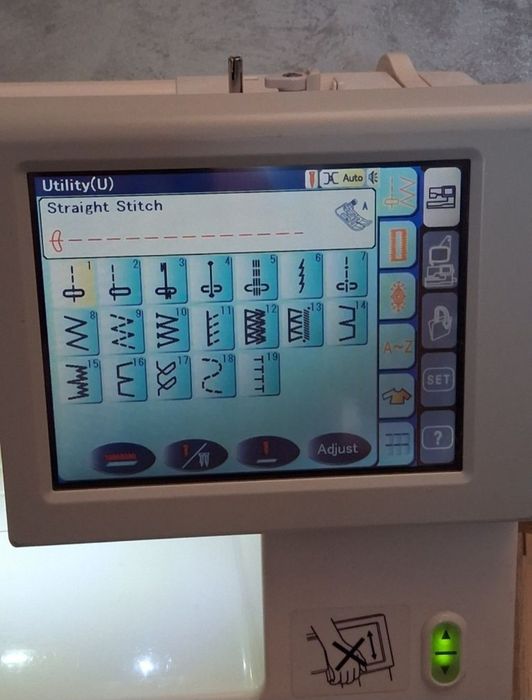Mașină de brodat-cusut.