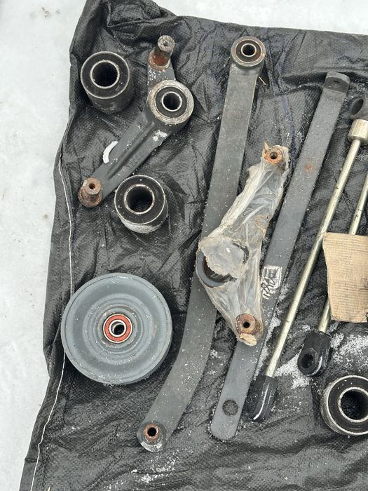 Продам запчасти на Комбаин класс и Джон дер