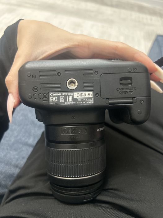 Canon EOS 1200D + объектив 18–55mm