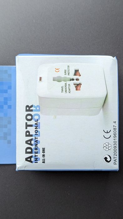 Adaptor priza universal de calatorie UK/US/EU/AU cu protectie