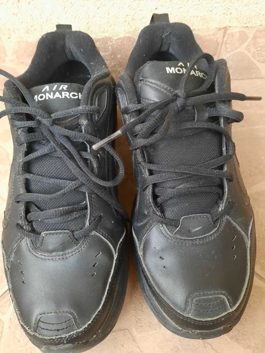 Спортни обувки Nike AIR MONARCH