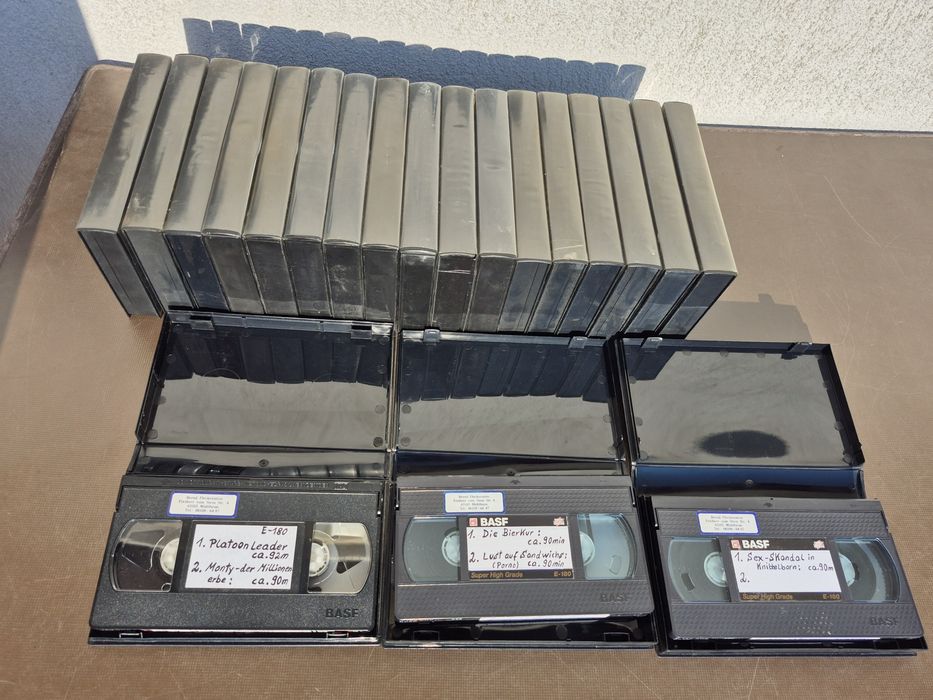 Vând Lot 21 casete video originale BASF de  180 minute cu filme diferite genuri